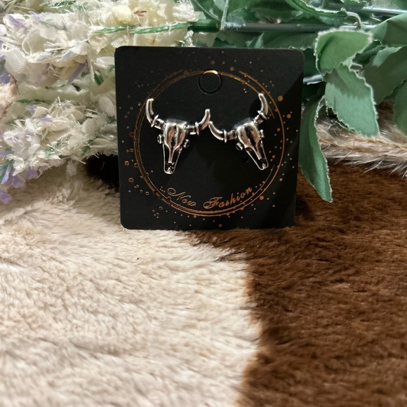 Baytuck’e Boutique Jewelry - ♥️♥️Tito steer head studs♥️♥️